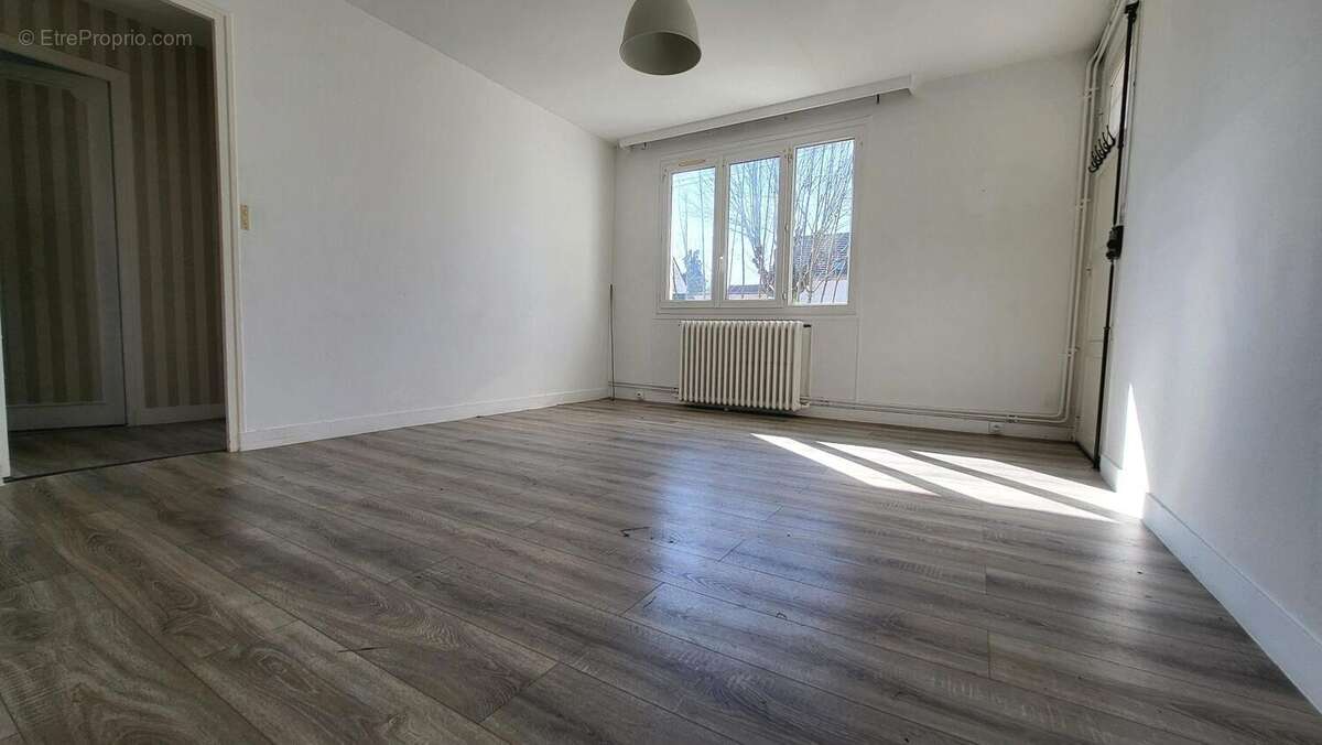 Maison à LES CLAYES-SOUS-BOIS