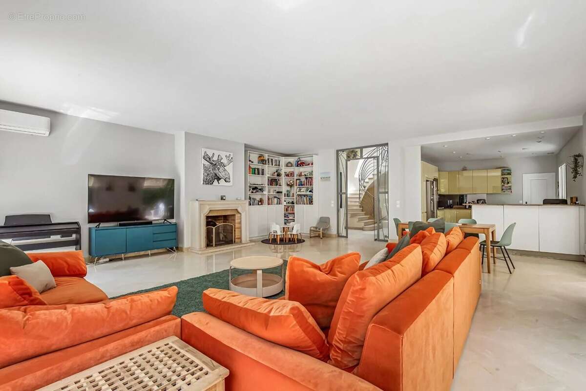 Le vesinet sud, 8 mn rer, maison contemporaine de 261 m² - 5 chambres - terrain 1000 m² - photo 3