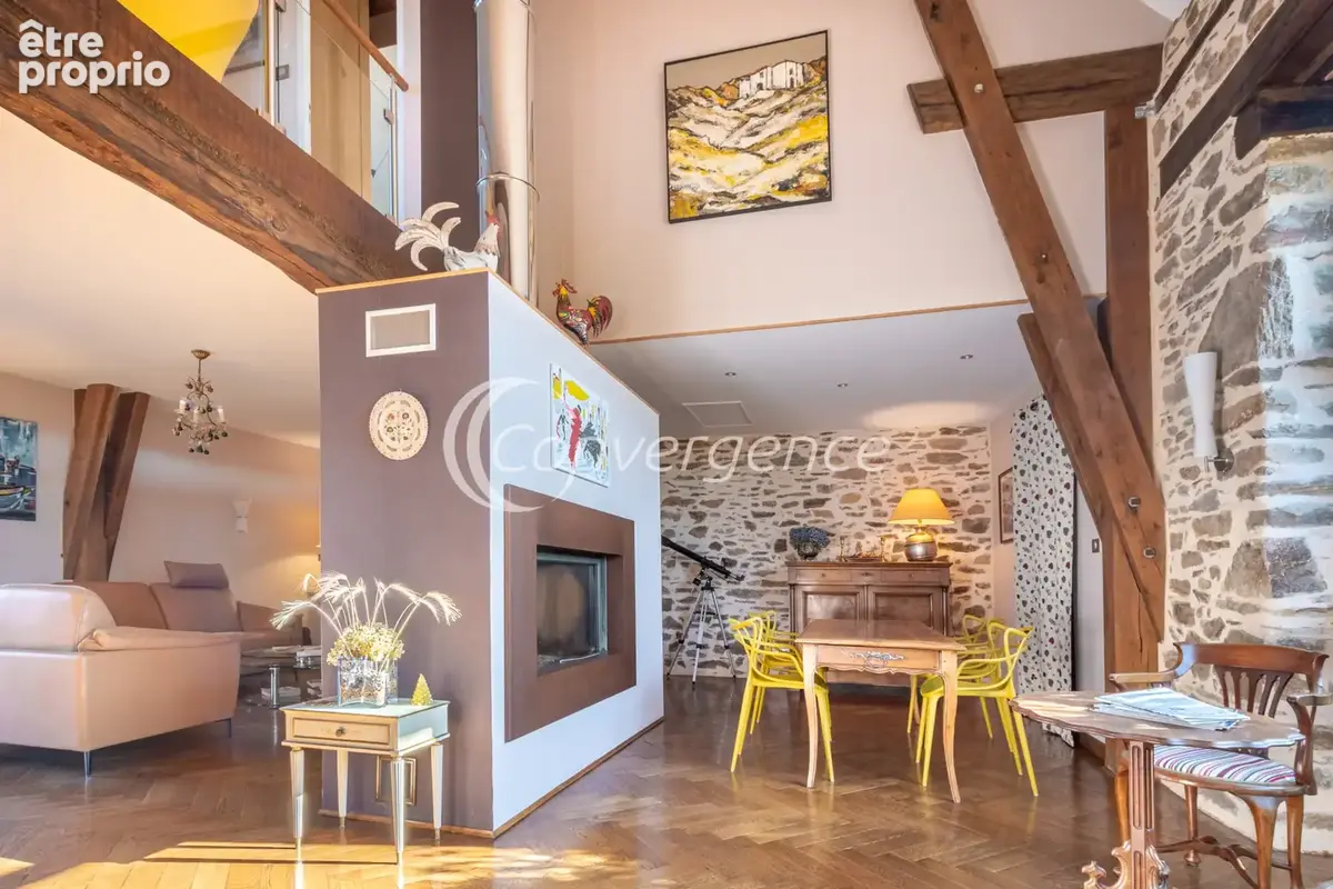 Grange rénovée de 204 m2 et gîte T3 indépendant de 72 m2 - photo 5