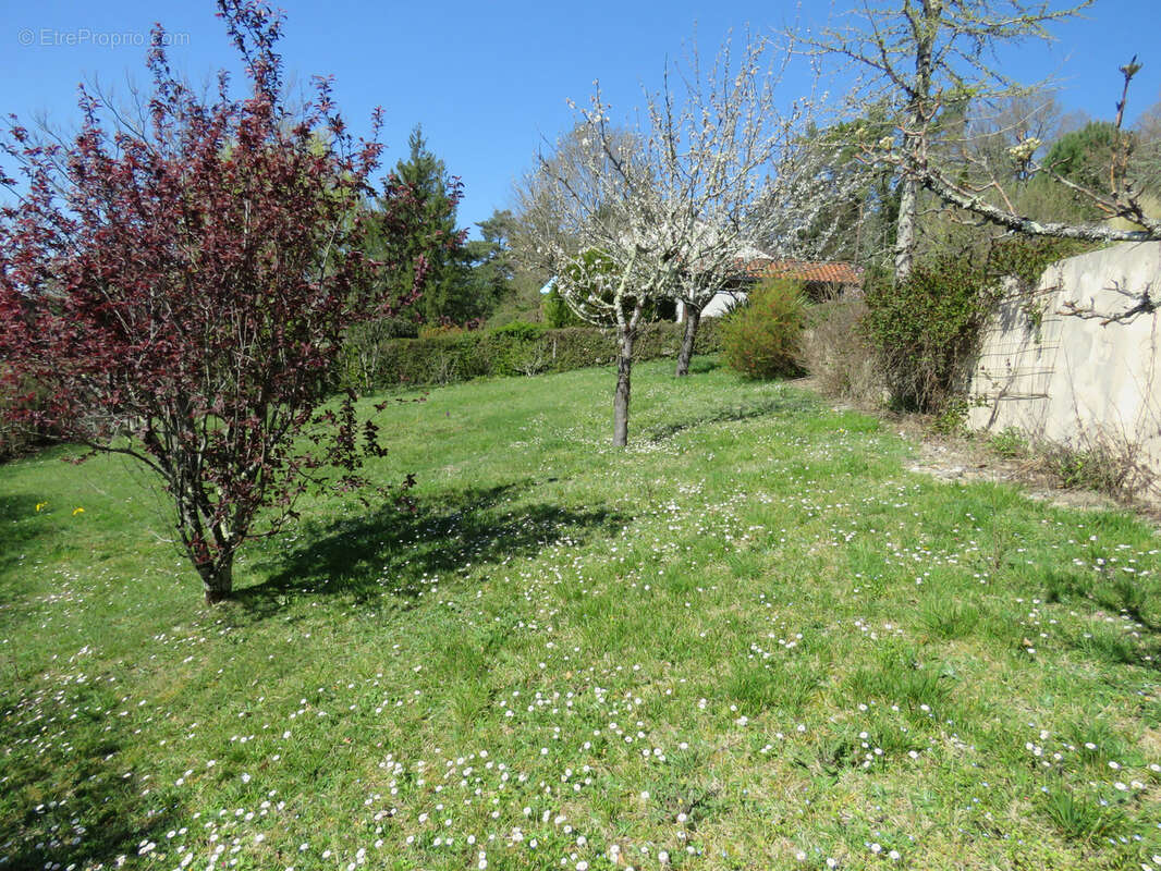 Maison à NOTRE-DAME-DE-SANILHAC