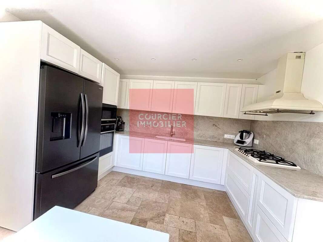 Maison à LE MESNIL-SAINT-DENIS