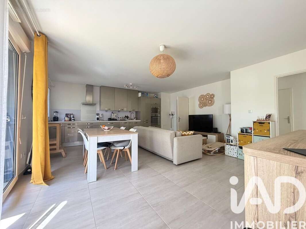 Photo 8 - Appartement à SAINTE-GENEVIEVE-DES-BOIS