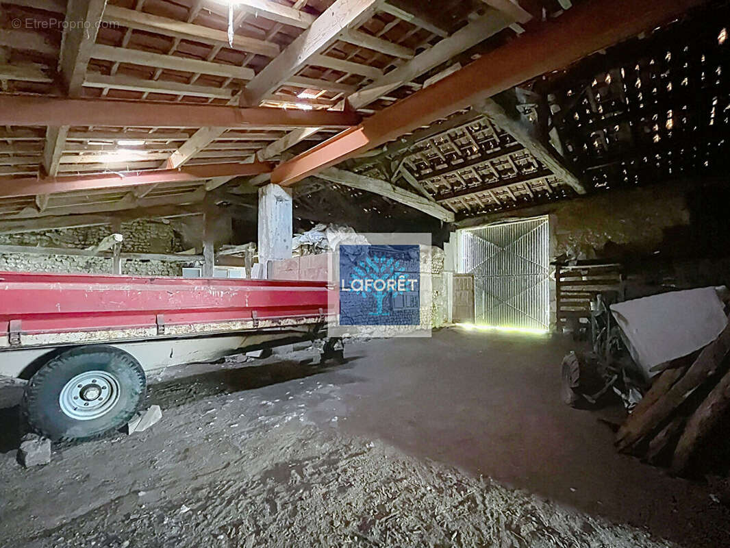 Maison à BARBEZIEUX-SAINT-HILAIRE