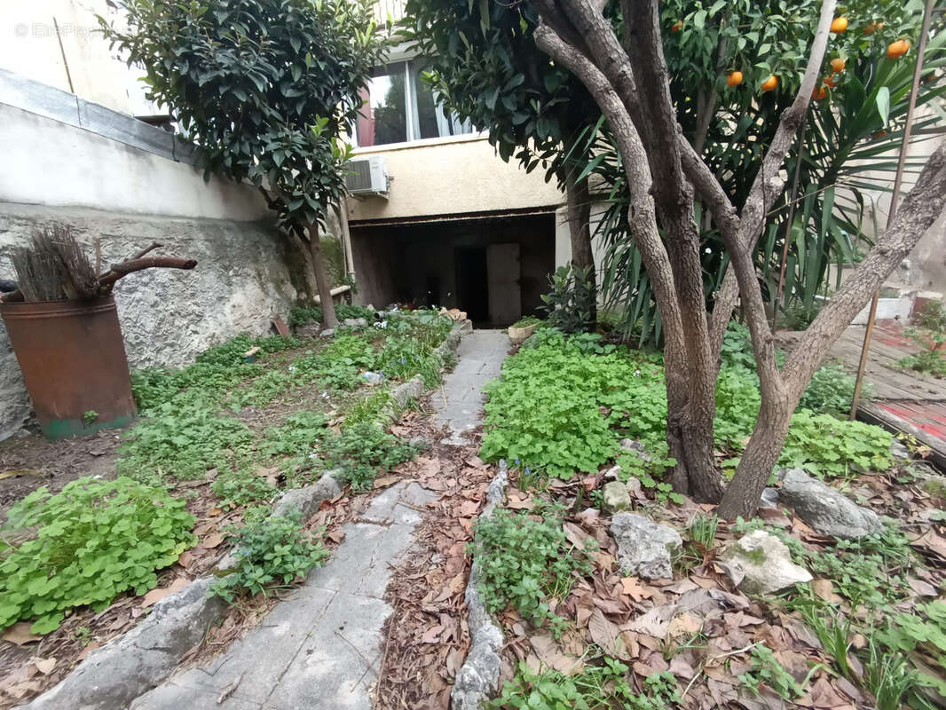 Commerce à MARSEILLE-10E