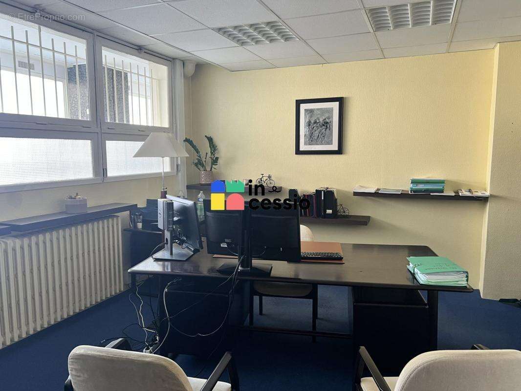 ? À VENDRE – Bureaux 335 m² – Hypercentre du Mans - photo 2