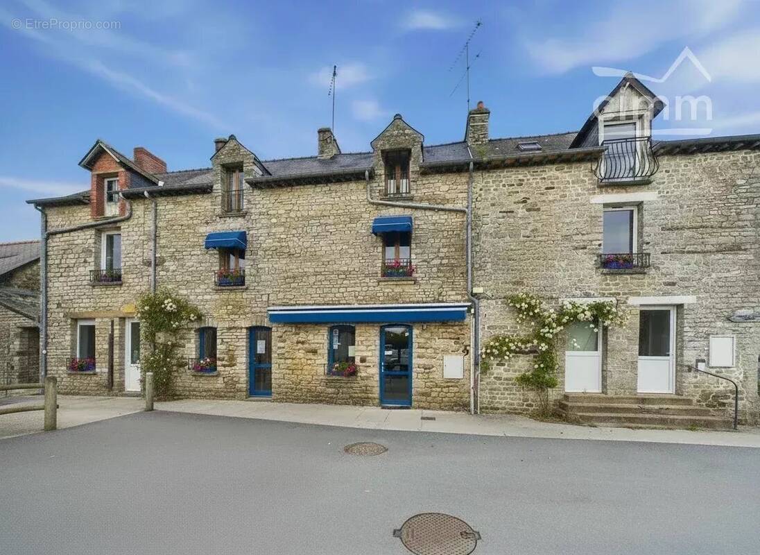 Commerce à BOURG-DES-COMPTES