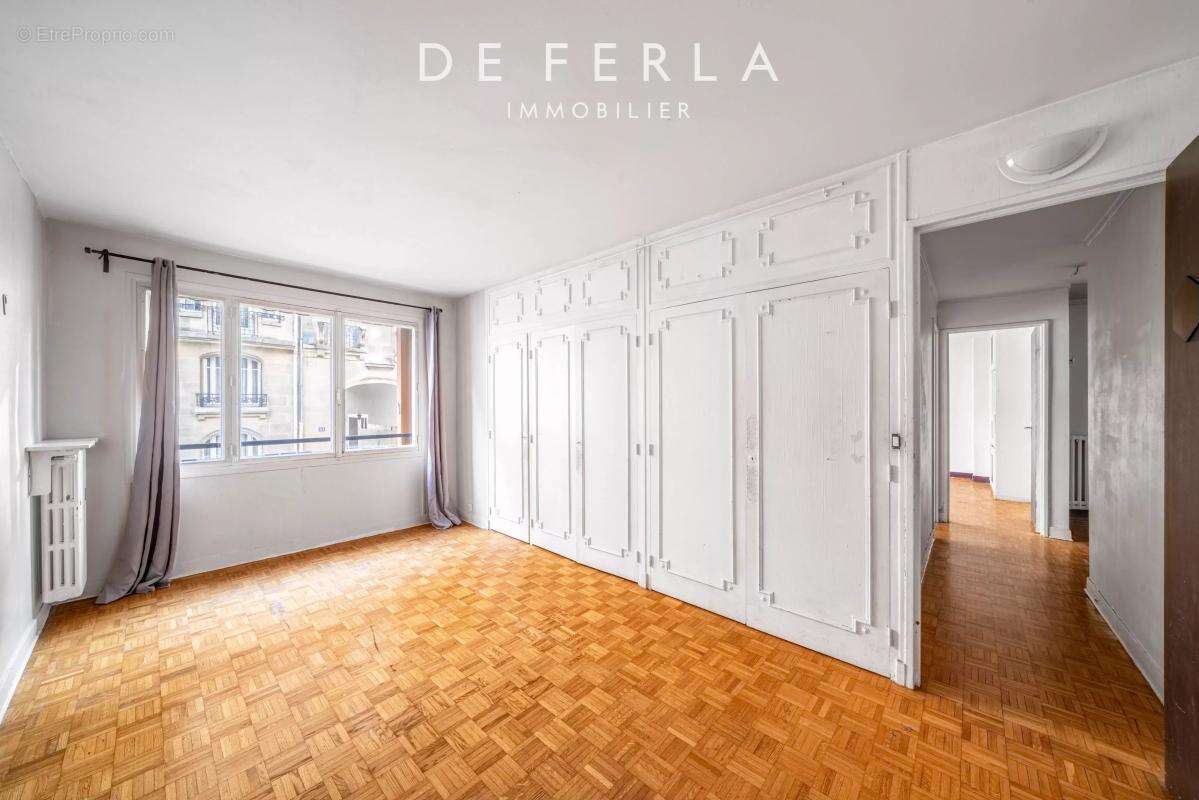 Appartement à PARIS-14E