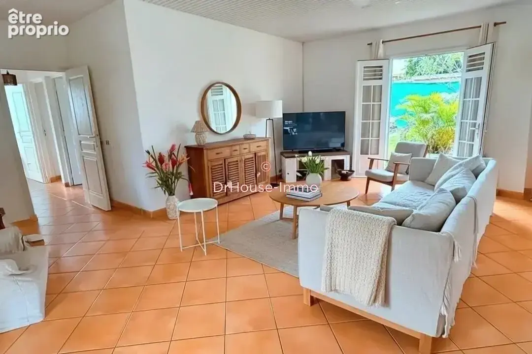 Maison 4 pièces 114 m² à vendre à Les Trois-Ilets (97229) - photo 2
