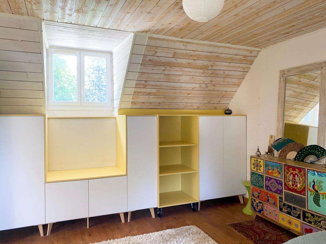 Propriété en pierre 208 m² dont 45 m² de véranda + grange 180 m² – Accessible PMR – 7000 m² – 20 min de Vannes! - photo 18