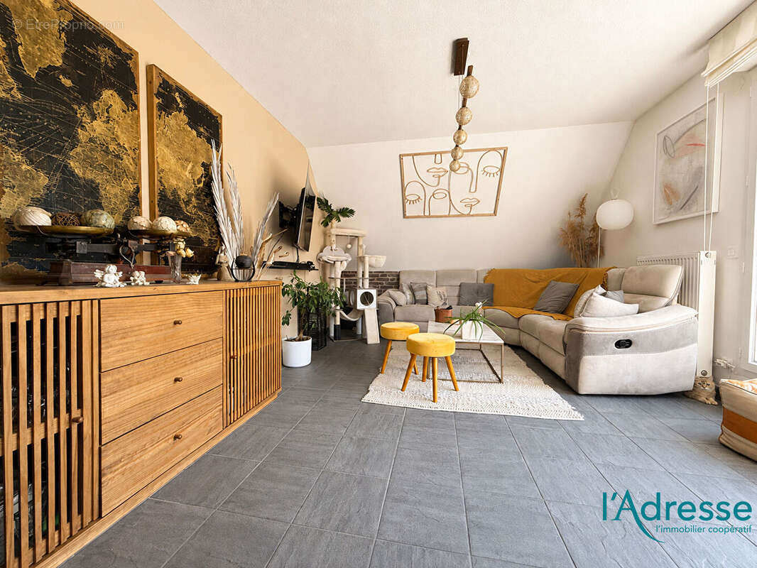 À vendre ? Duplex 4 pièces de 120 m² avec terrasse, garage et stationnements - photo 3