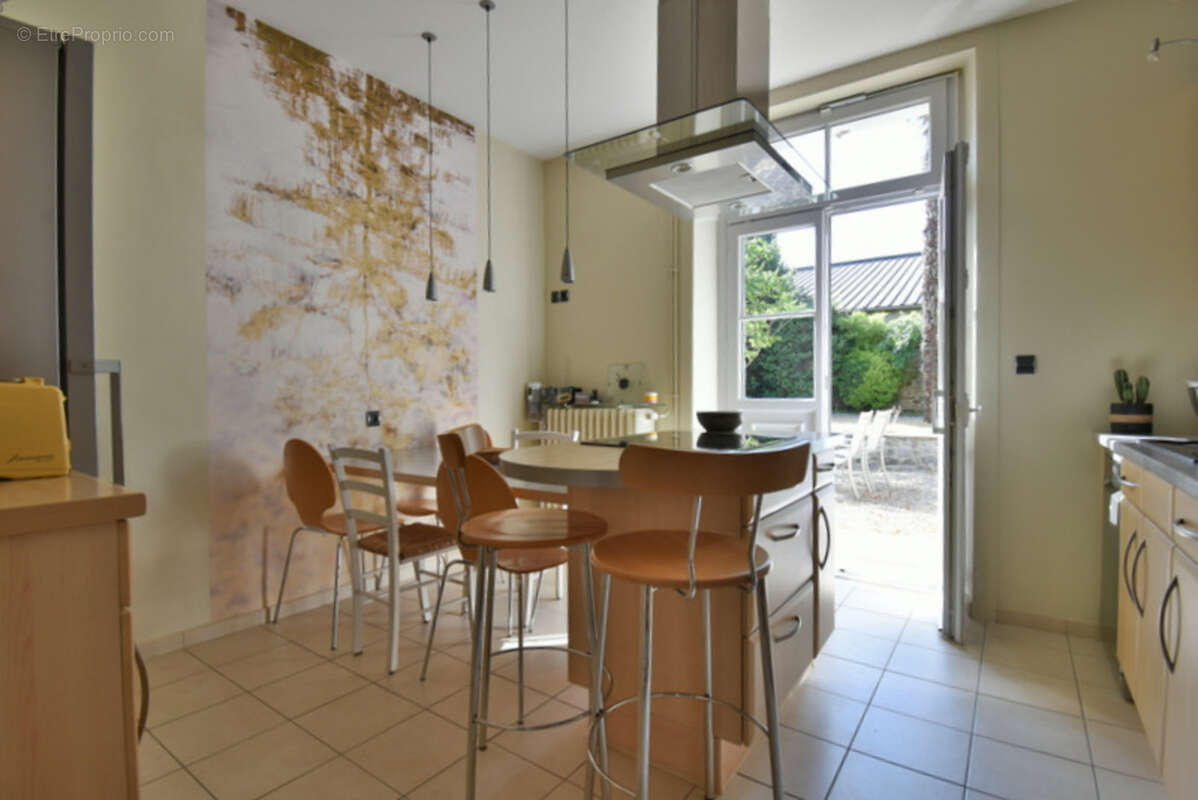 Maison  Bourgeoise à vendre 8 pièces de 170 m² à LAVAL (53) RIVE GAUCHE - photo 8