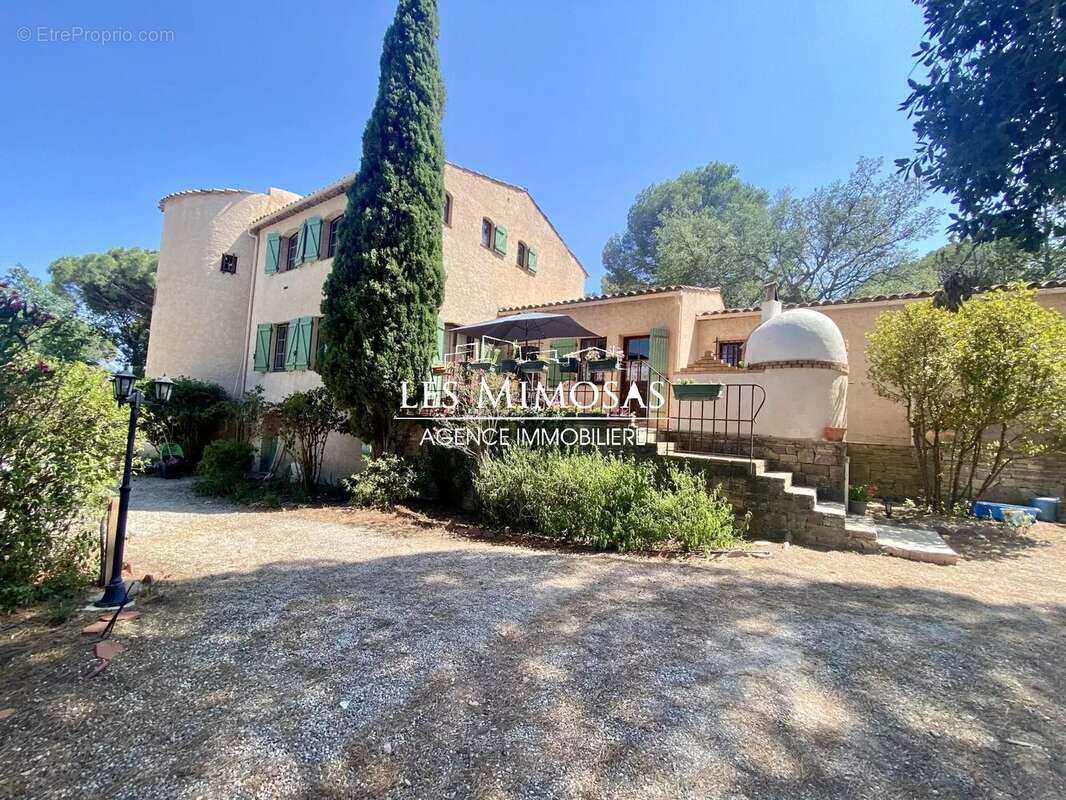 Maison à ROQUEBRUNE-SUR-ARGENS