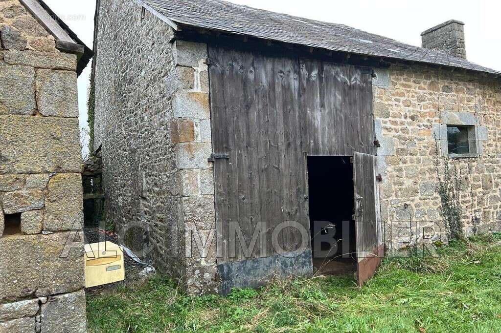 Maison à CARROUGES