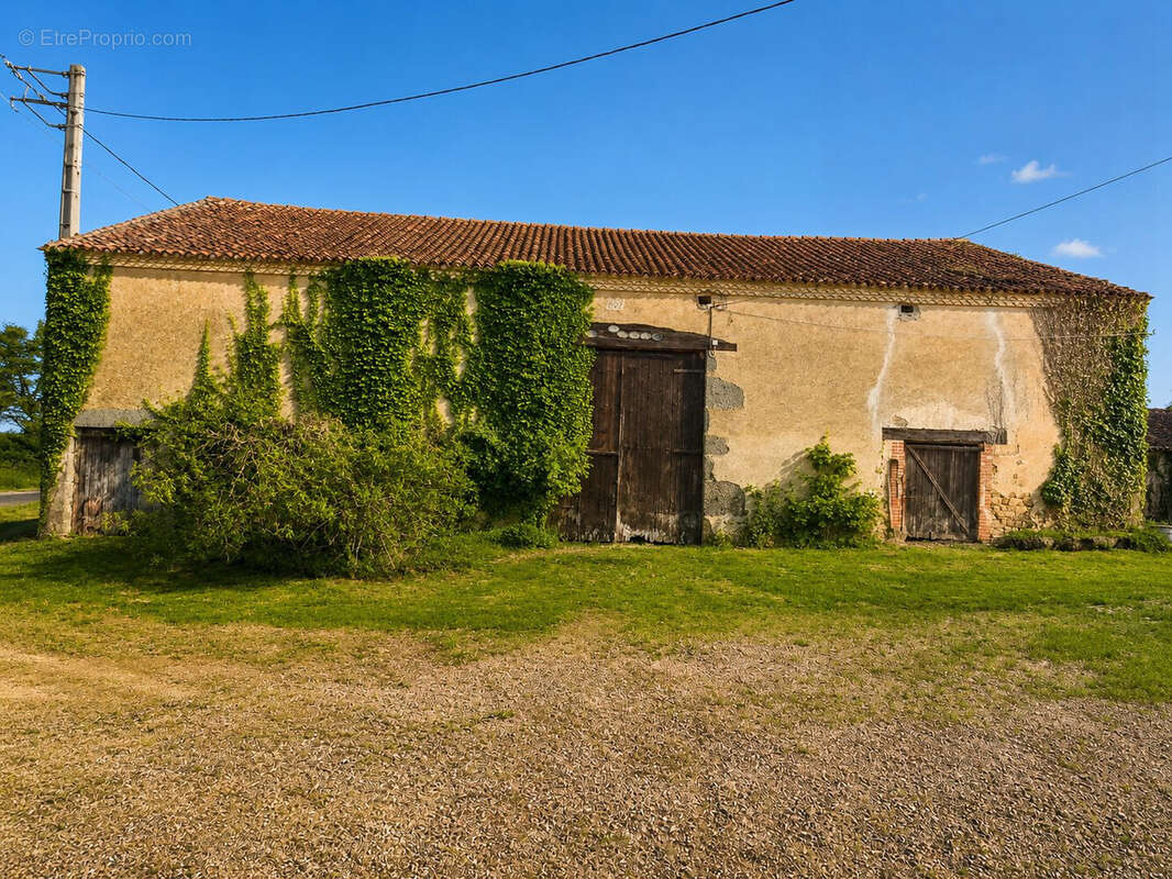 Maison à LUCHAPT