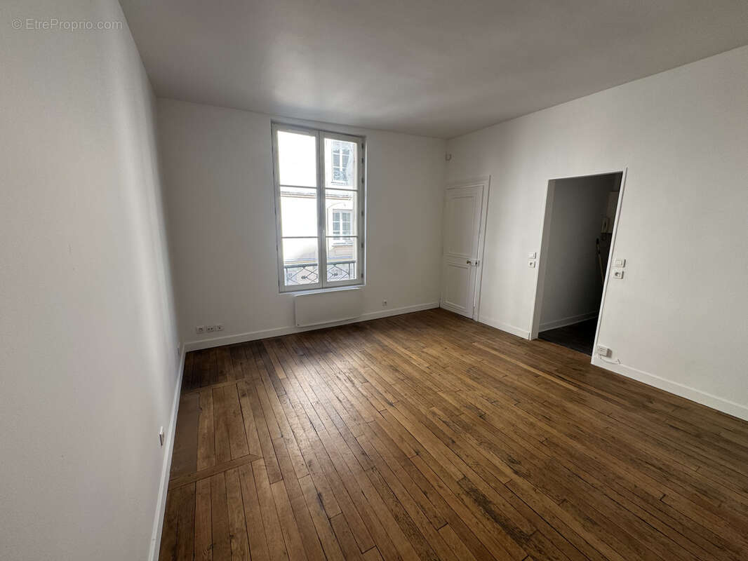 Appartement à PARIS-10E