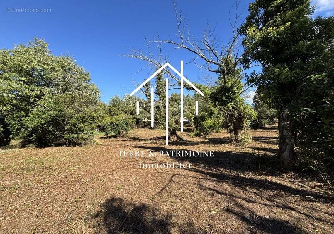 Terrain à VALLON-PONT-D'ARC