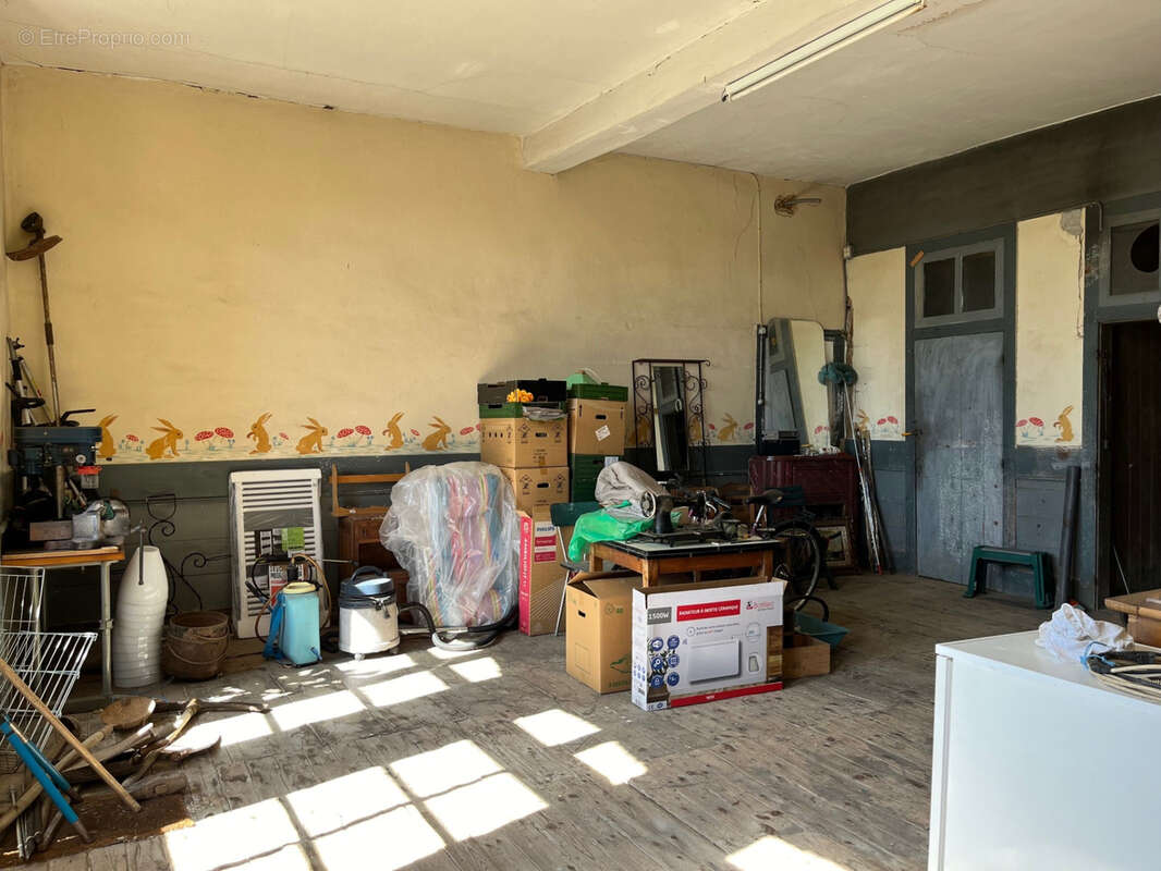 Coussac Bonneval, immeuble de 5 appartements, dépendances et terrain - photo 5