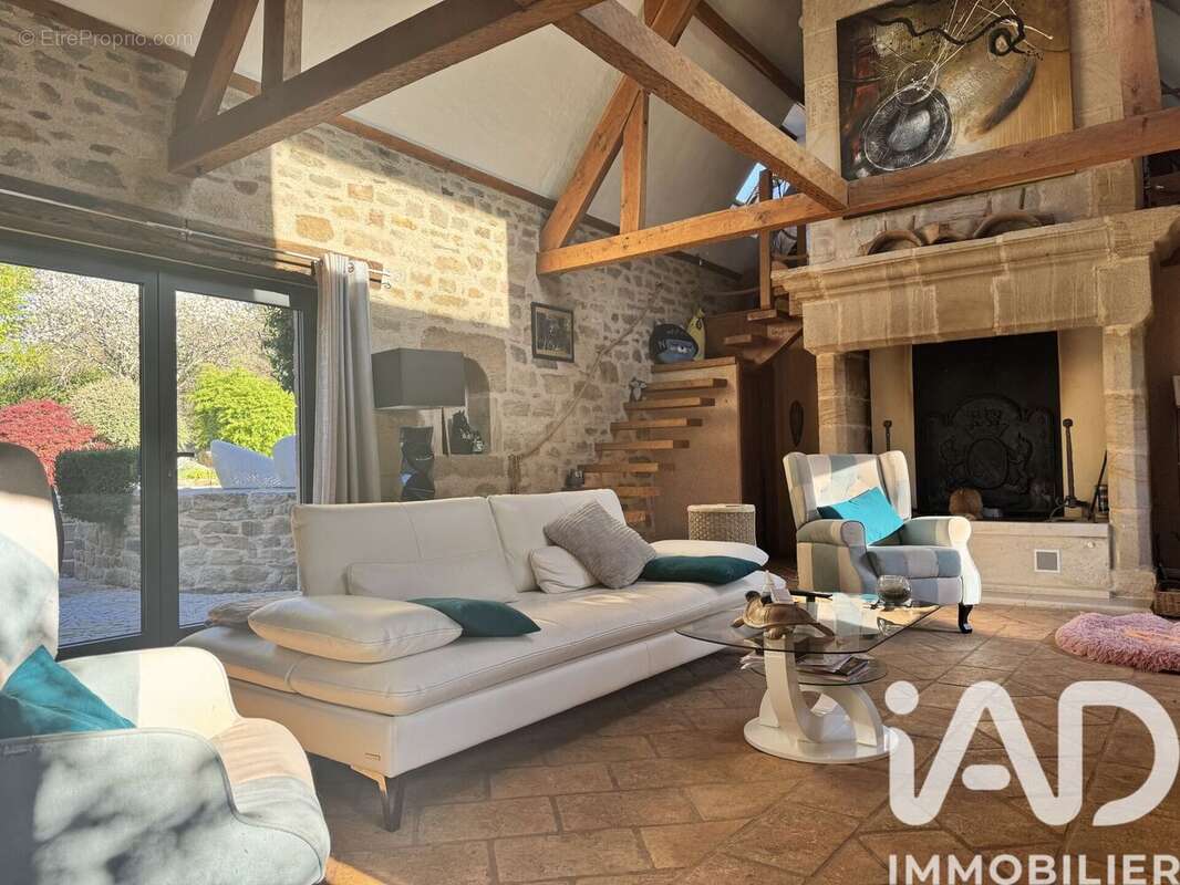 Maison 250 m² à Le Bourg  - photo 4