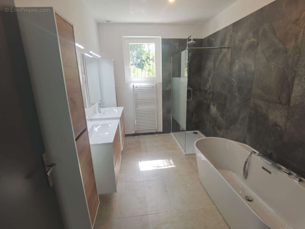 Maison à CHASSENEUIL-SUR-BONNIEURE