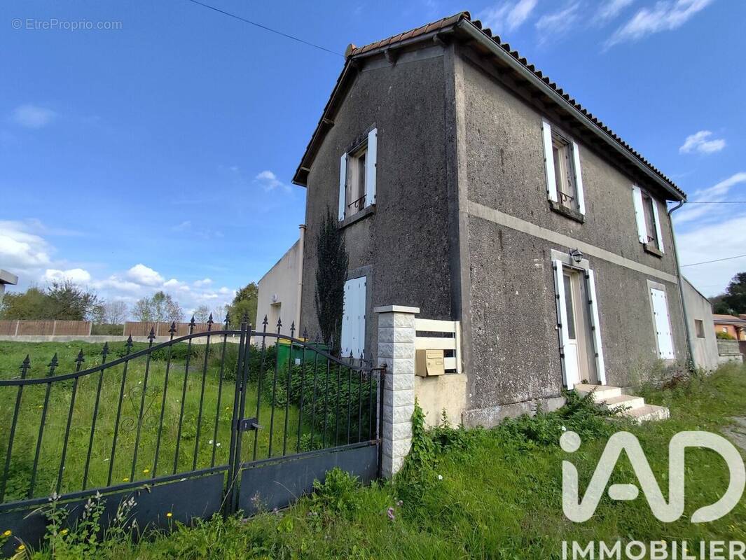 Photo 1 - Maison à LE BUSSEAU