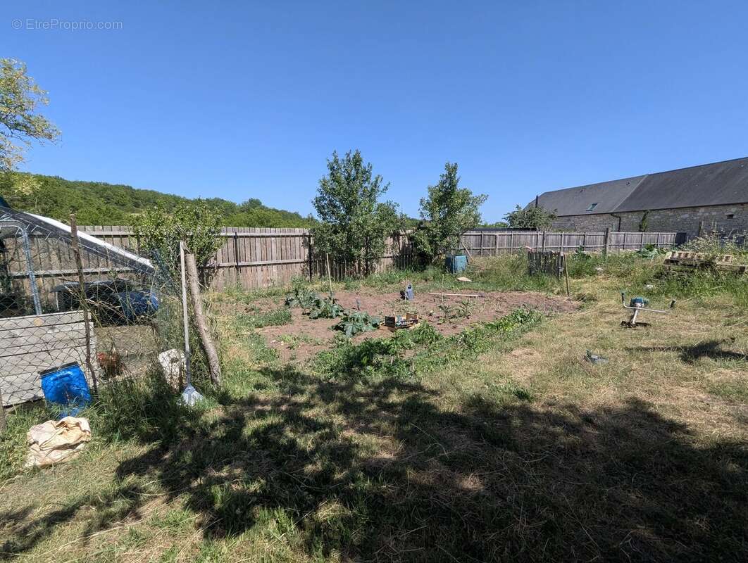 Maison de village en pierre avec 3 chambres, garage double, cave et terrasses - photo 12