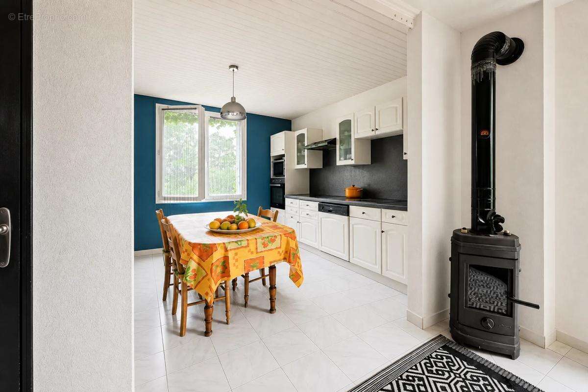 Maison de 8 pièces de 189 m² à Saint-Saturnin - photo 8