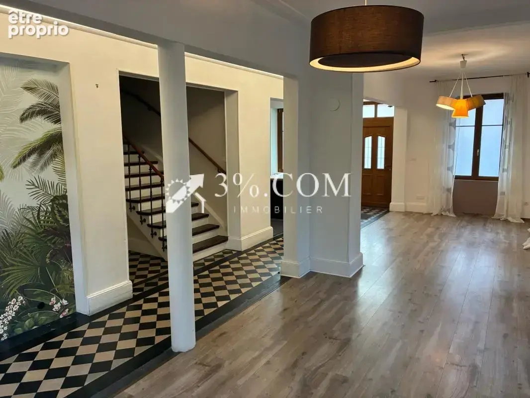 3%COM Belle maison de maître  dans l'hyper  centre de Savern - photo 7