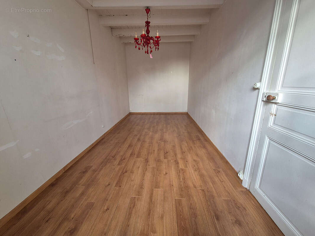 Maison à SAINT-SATURNIN-DU-BOIS