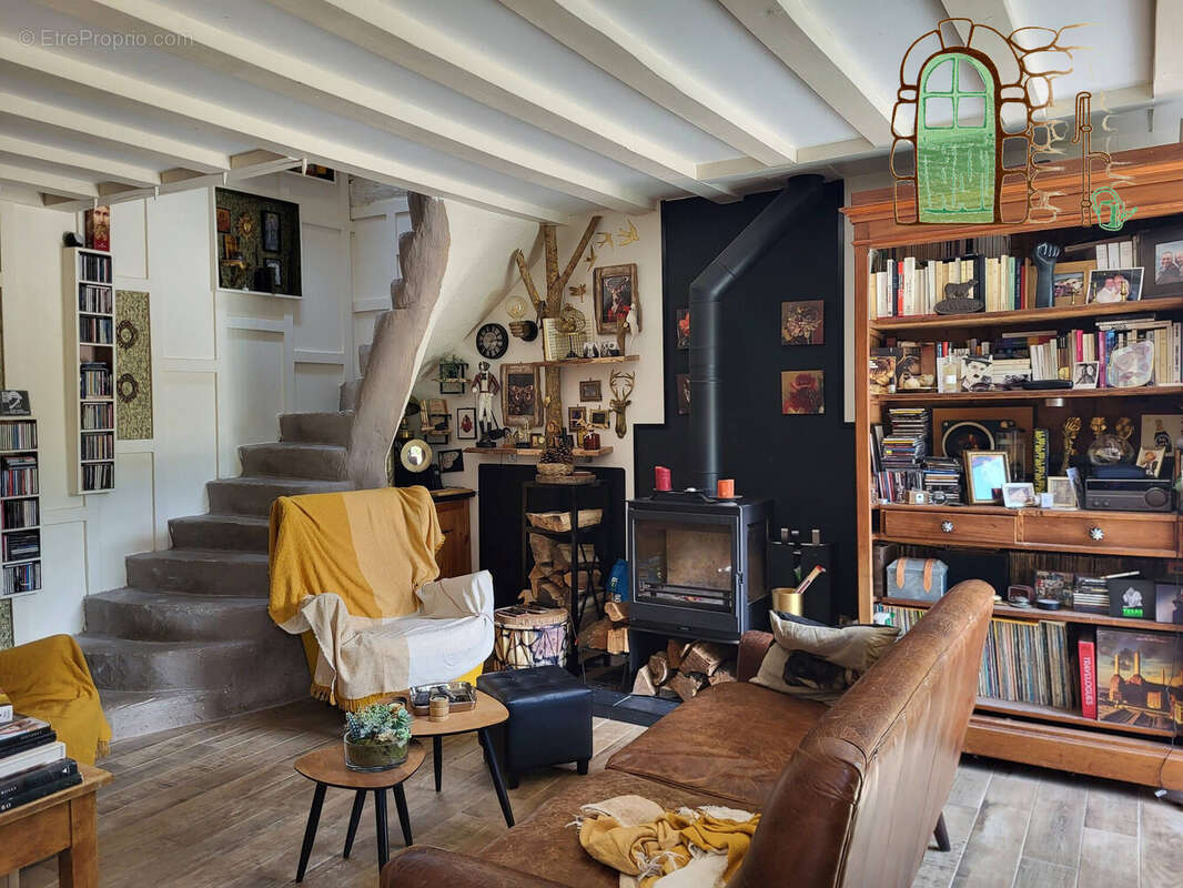Maison 113 m² à Saint-Marc-Du-Cor  - photo 2
