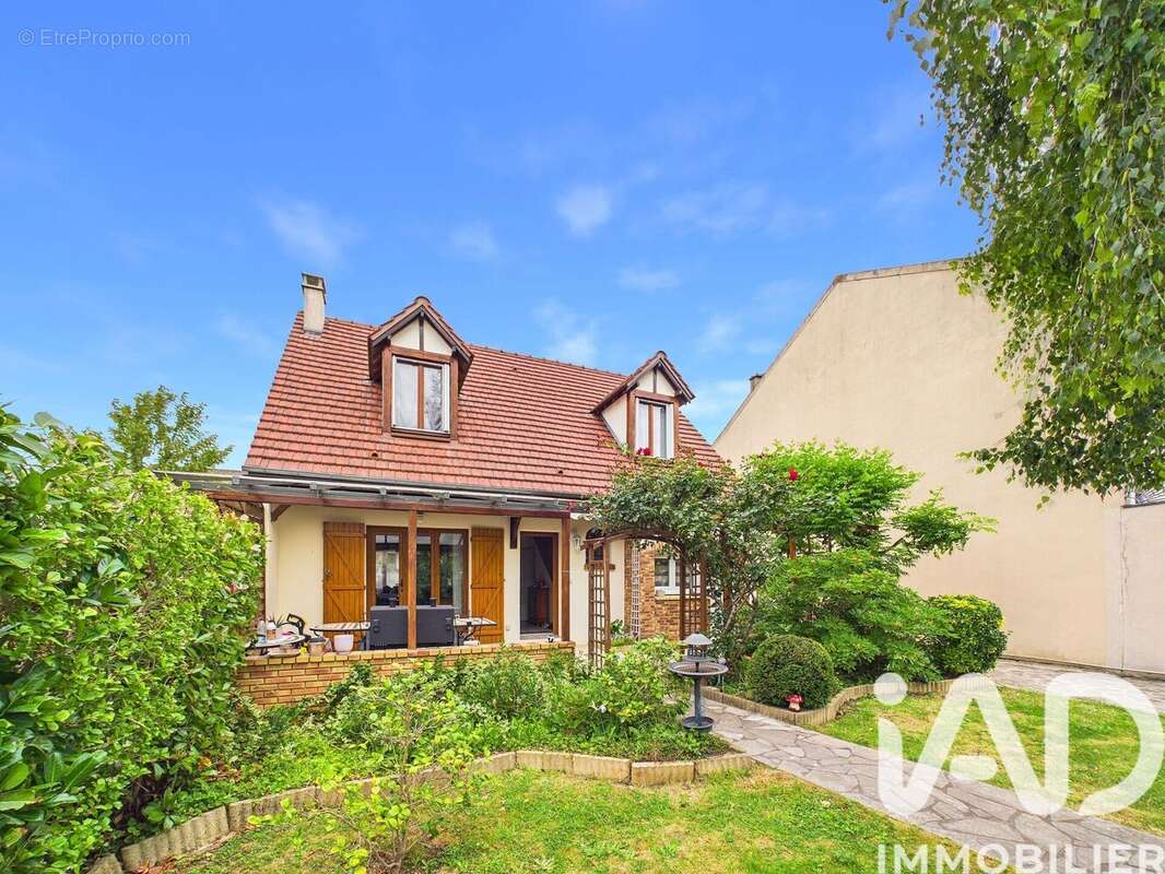 Photo 1 - Maison à SAINTE-GENEVIEVE-DES-BOIS