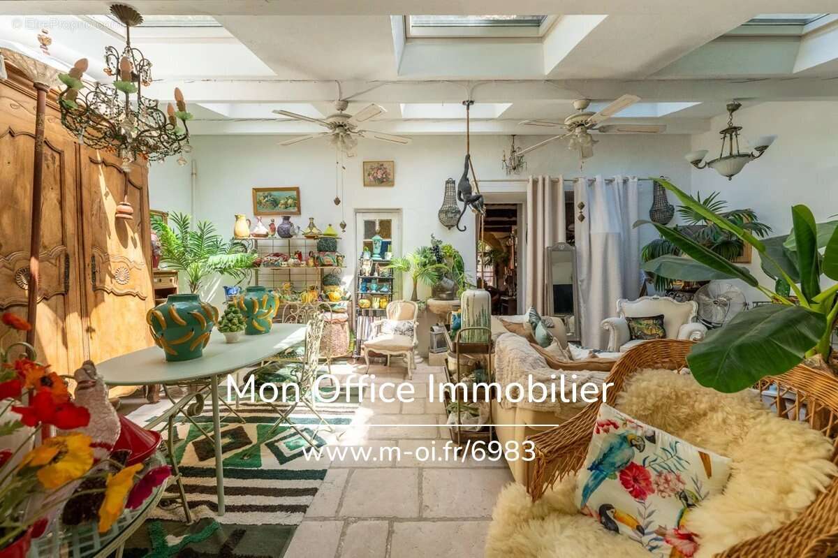 Référence : 6983-PEL - Authentique maison bourgeoise à réinventer en plein cœur de ville sud Lubéron - photo 6