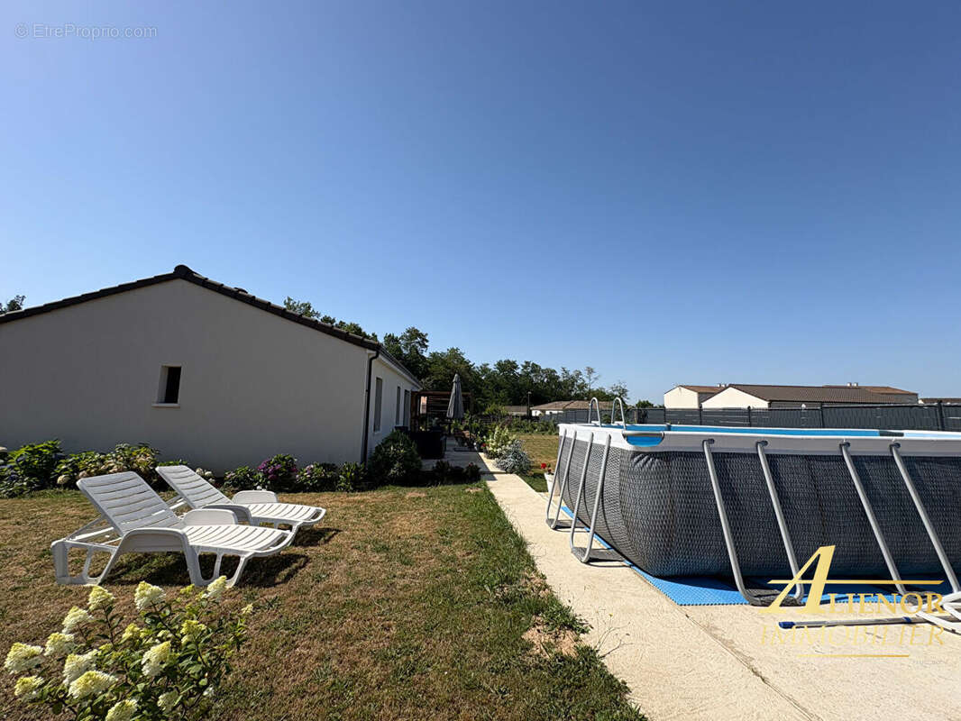 Maison à CREYSSE