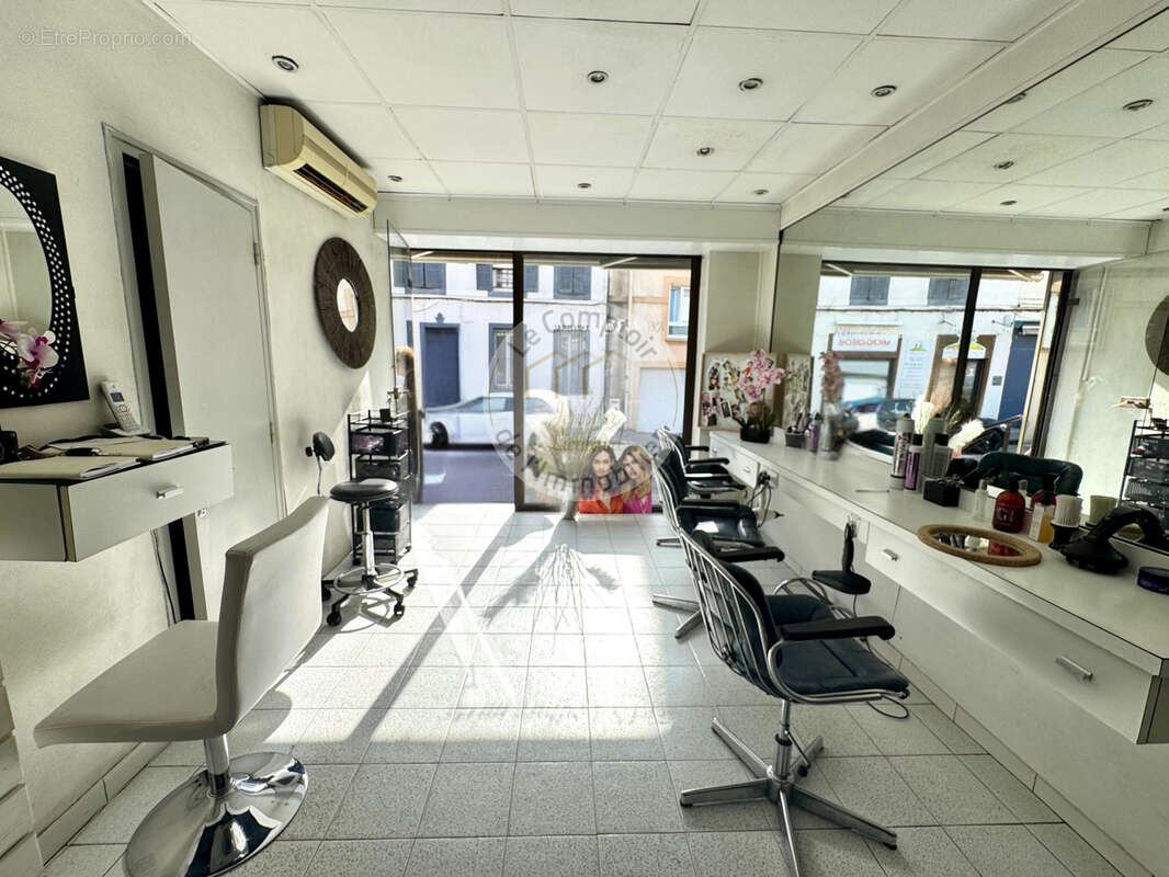 VIEILLE CHAPELLE/PROCHE POINTE ROUGE: Salon de coiffure   Bail tout commerce, excellente visibilité - photo 11