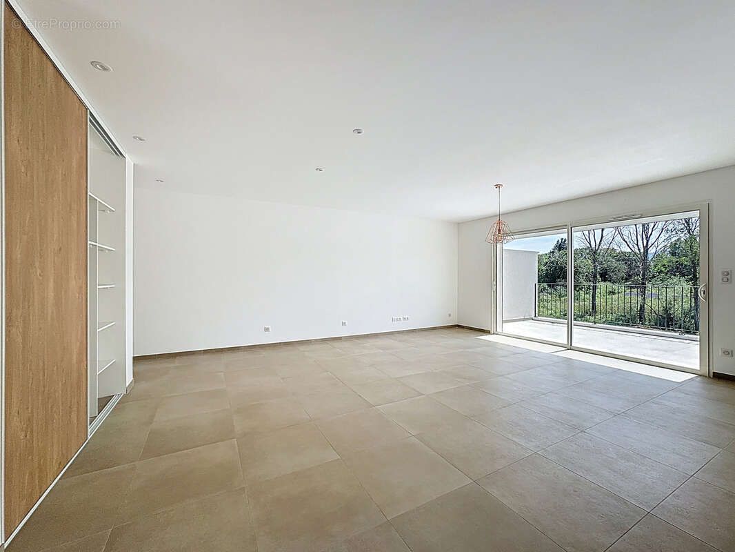 Appartement Neuf Grand T3 à Ghisonaccia - photo 8