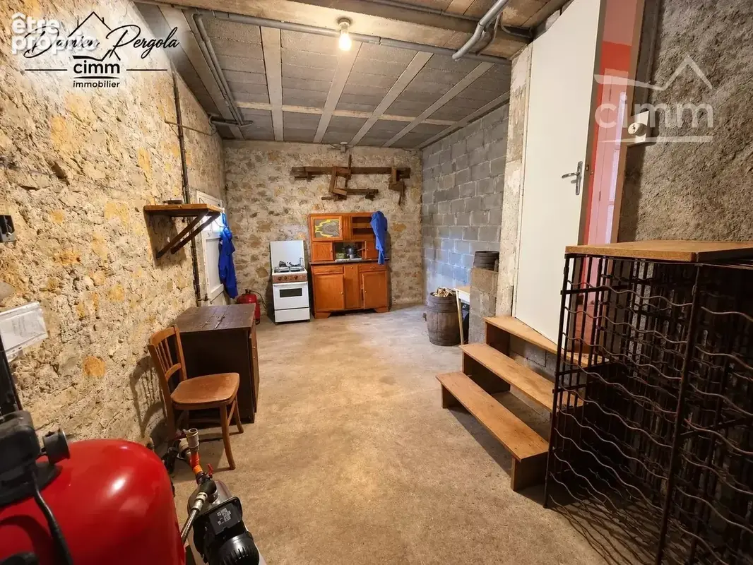 Maison de 91 m² à restaurer avec grand terrain et vaste garage proche du centre du Lardin-Saint-Lazare - photo 12