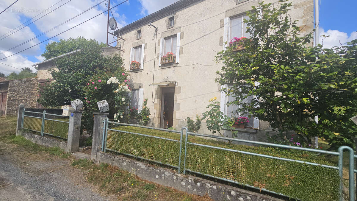 Maison à DOMPIERRE-LES-EGLISES