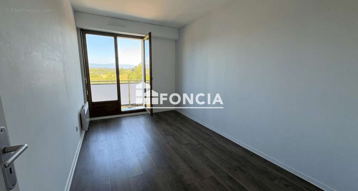 Ambilly, proche douane de mon idée, T3 de 80m2 avec parking extérieure et garage - photo 7