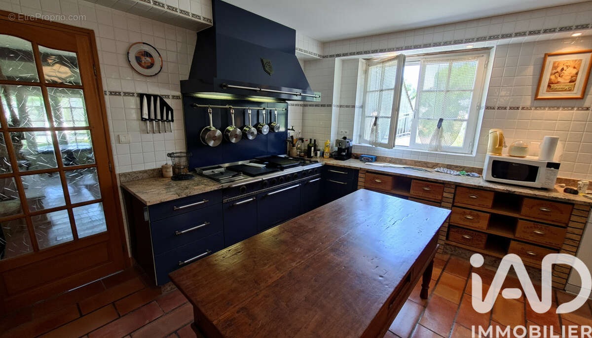 Maison 193 m² à Montjoi  - photo 6