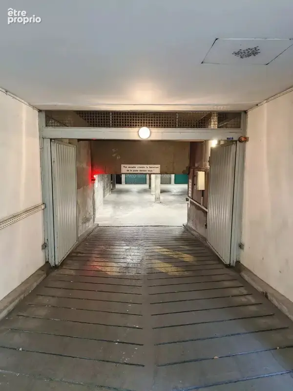 Parking Saint Ambroise - photo 2