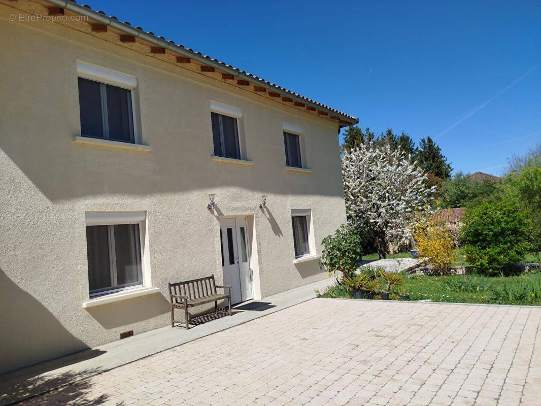 Maison à MONTMAURIN