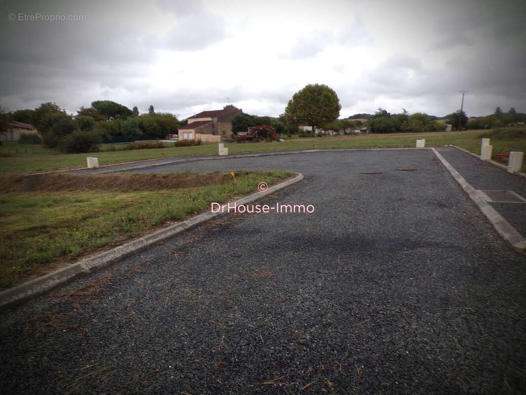 Terrain à SAINT-GAUZENS