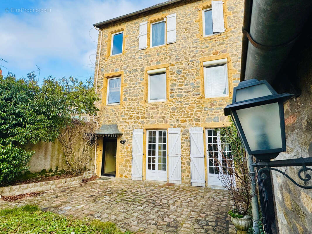 Maison à SAINT-SYMPHORIEN-DE-LAY