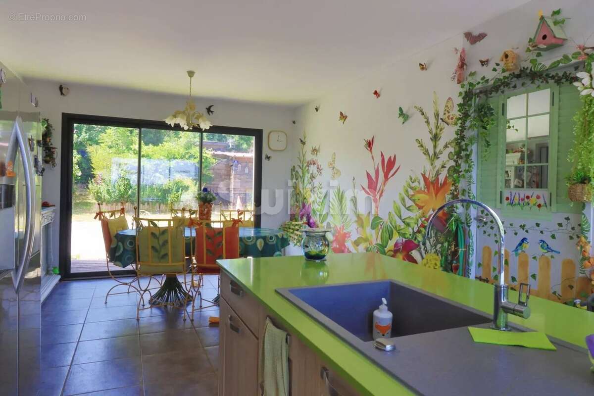 Maison à SAINT-GINEIS-EN-COIRON