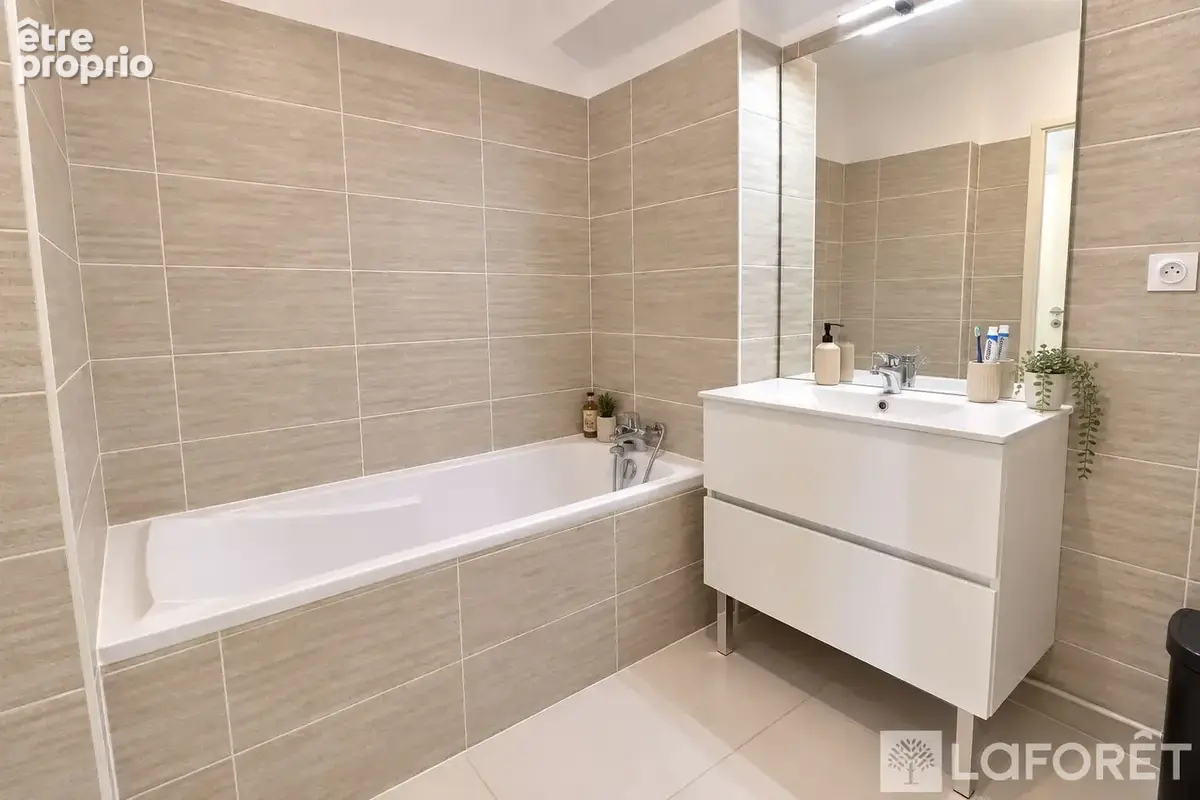 Centre ville de La Londe Les Maures, appartement 4 pièces, terrasses, 2 stationnements - photo 6