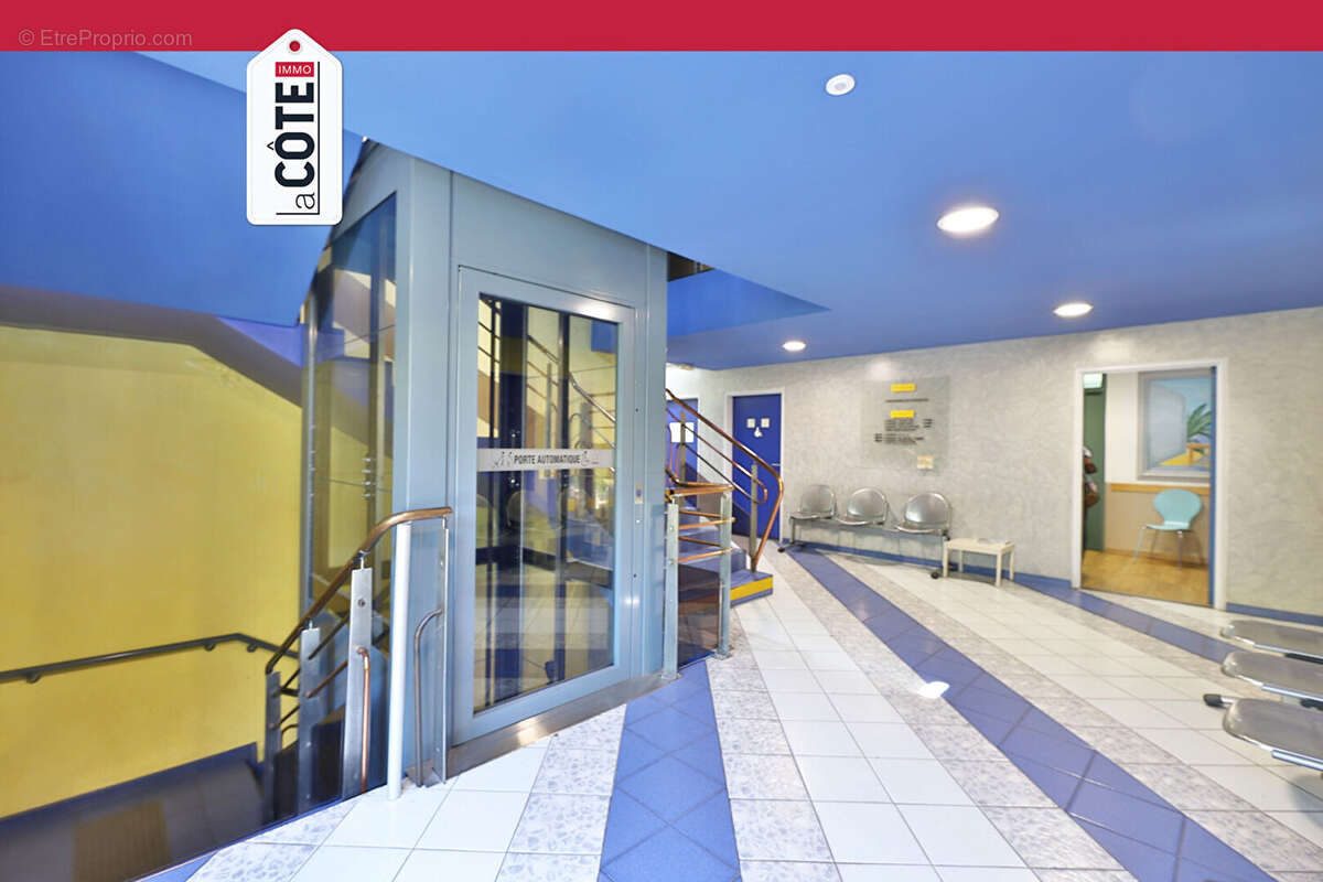 Bureaux Marignane 6 pièce(s) - photo 9