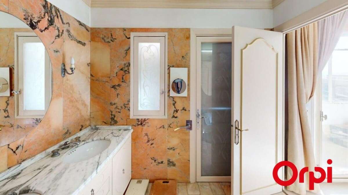 Appartement à MARSEILLE-1E