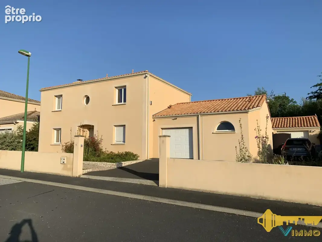 Maison familiale 4ch 1 bureau 1 salle Spa avec 2 garages et jardin - photo 18