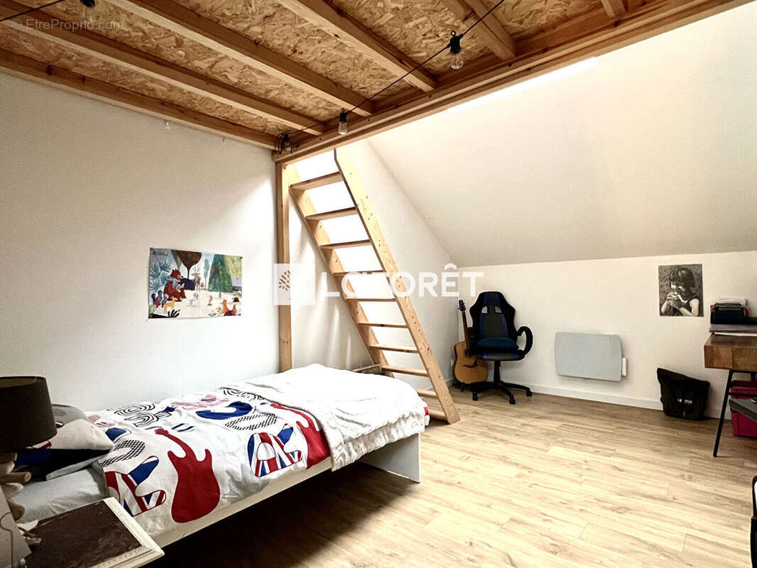 Maison à BOURGHELLES