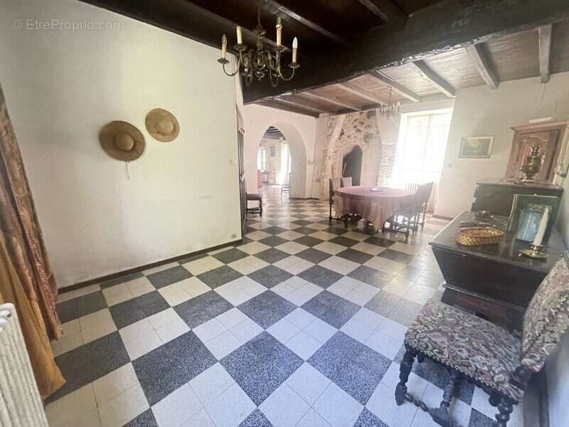 Maison à LA TOUR-BLANCHE