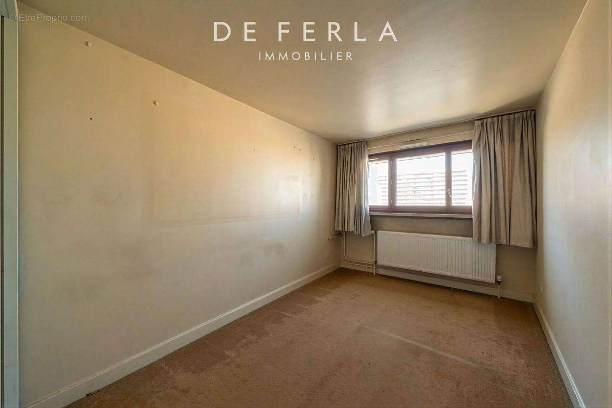Appartement lumineux au 8è étage — 114 m² à réinventer entièrement - photo 9